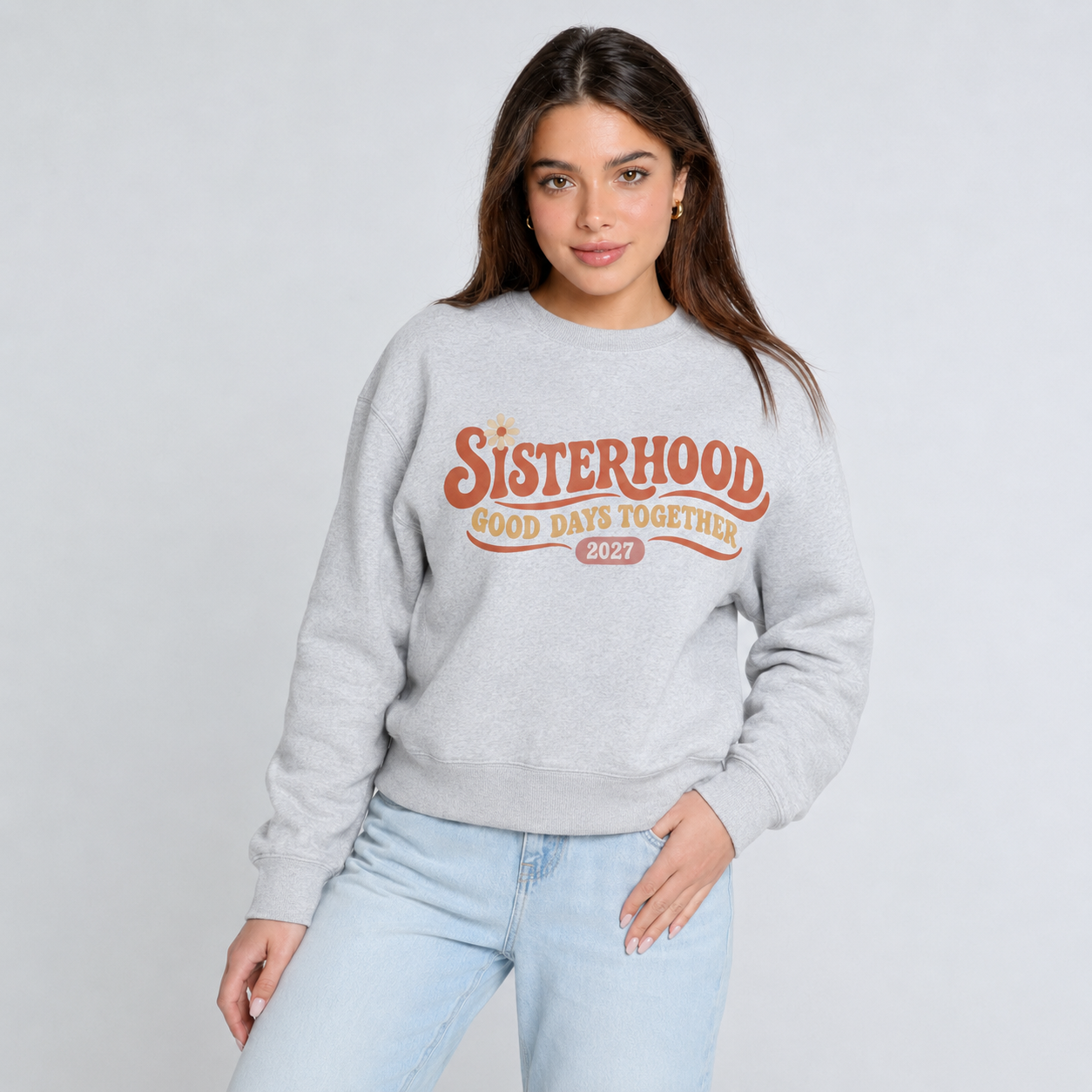 Sisterhood 2027 浅灰色卫衣模特半身图